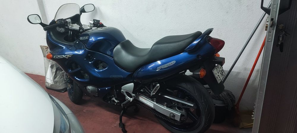 Suzuki gsxf 750 .