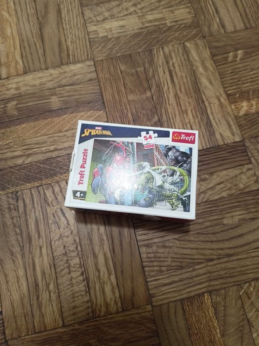 Mini puzzle spider Man