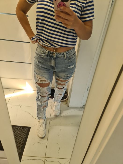 Spodnie jeansowe z dziurami