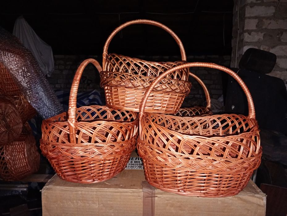 Продам корзину (кошик) плетену