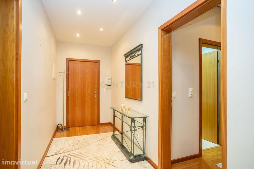 Um Apartamento com Alma de Moradia ; T3+1 + Terraço de 143 m²