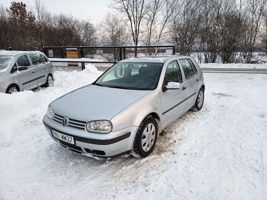 VW Golf IV 1.4 benzyna.