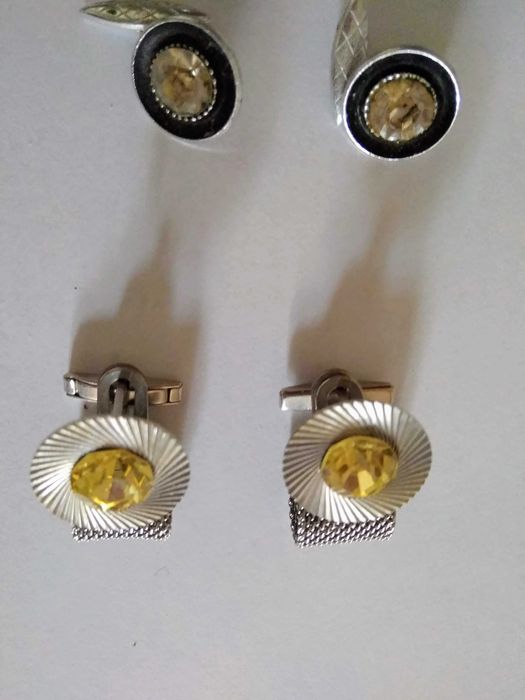 Запонки с камнями. металлические. бижутерия