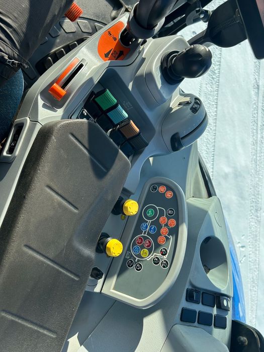 New Holland T7. 200