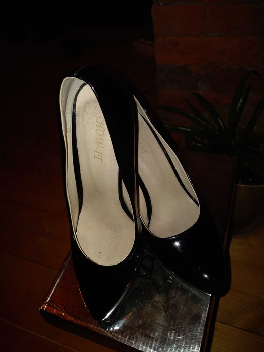 Buty lakierowane czarne 38
