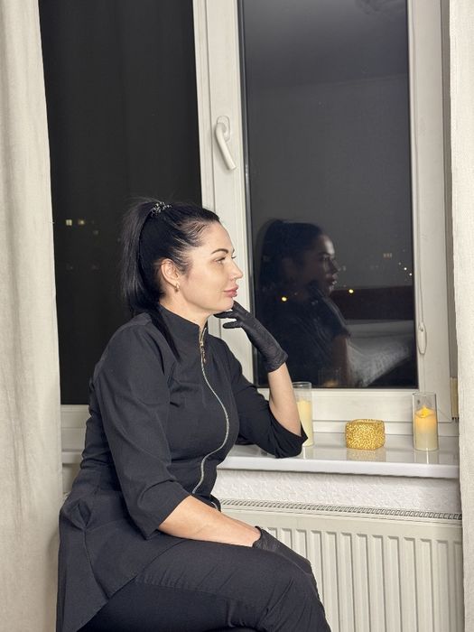 Масаж тіла • Масаж спини•Антицелюлітний • Апаратні методики