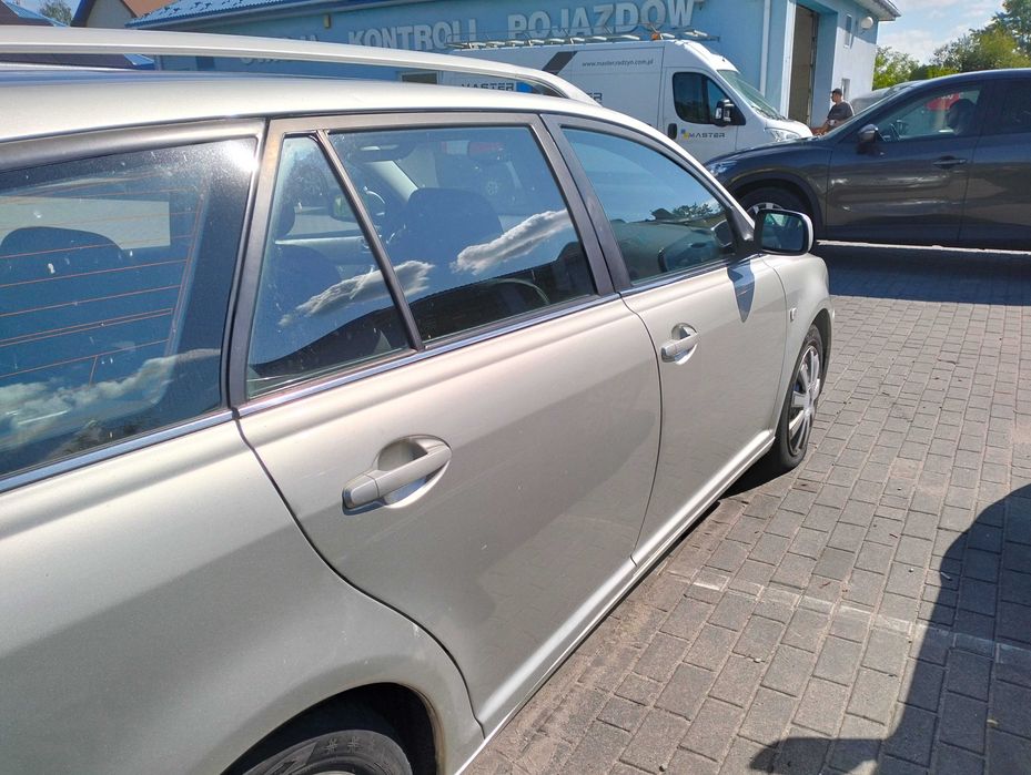 toyota avensis combi 2.0 - rok 2003
