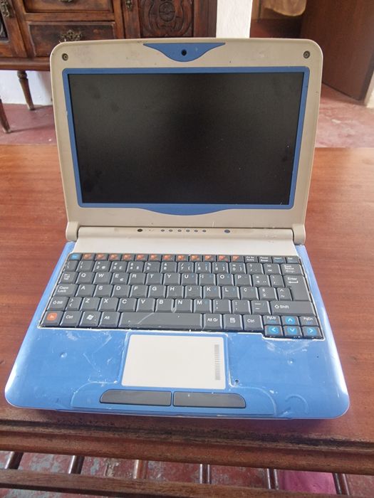 Computador Magalhães 2 c/ Carregador e Bolsa (Para Peças / Não Testado)
