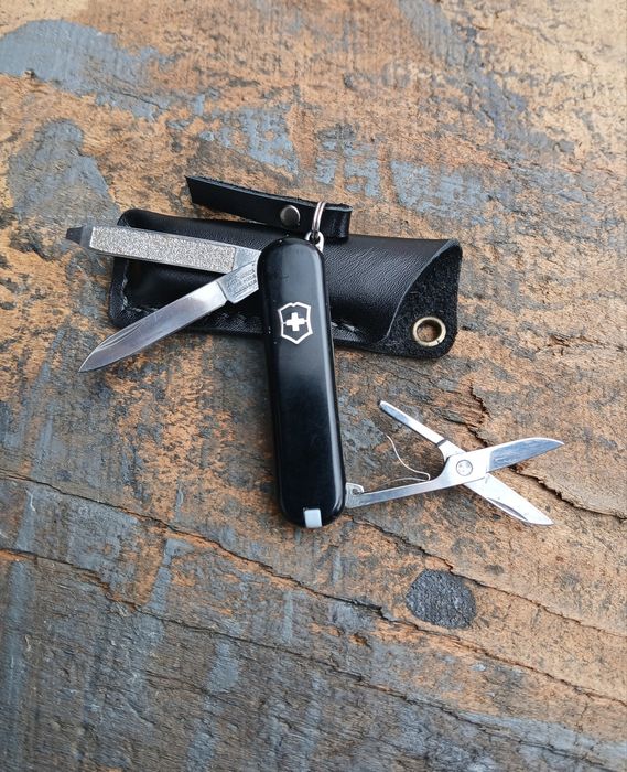 Маленький victorinox classic SD