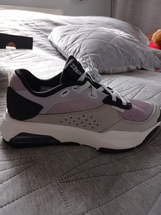 Nike WMNS Jordan air 200E