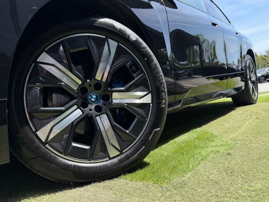 BMW iX xDrive 40 Pack Desportivo