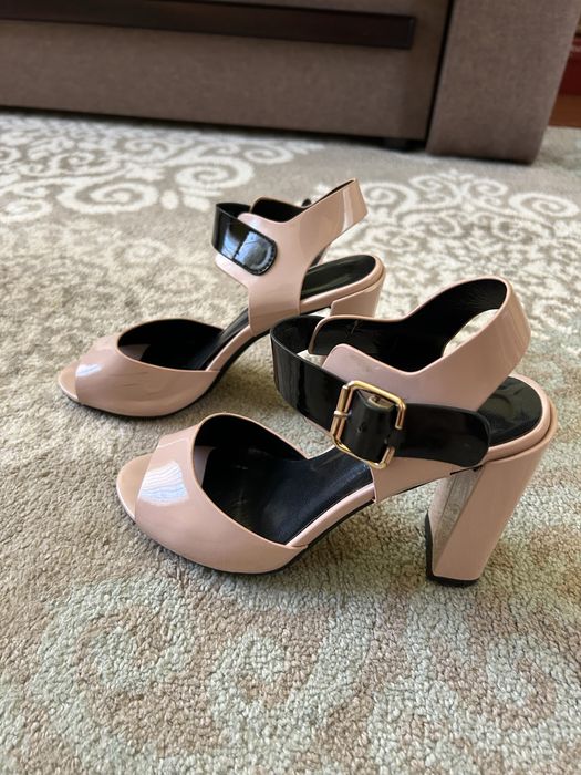 Босоніжки жіночі