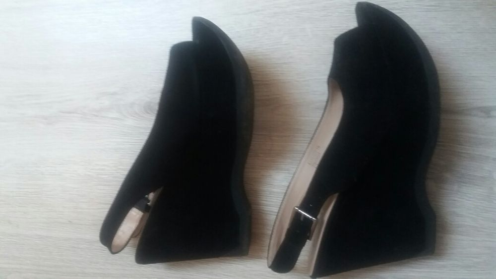 Buty na koturnie nowe