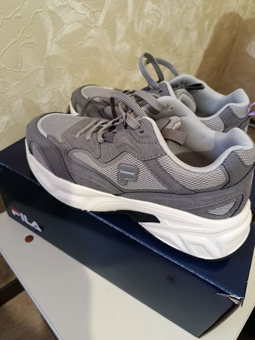 Жіночі кросівки Філа37р.Нові