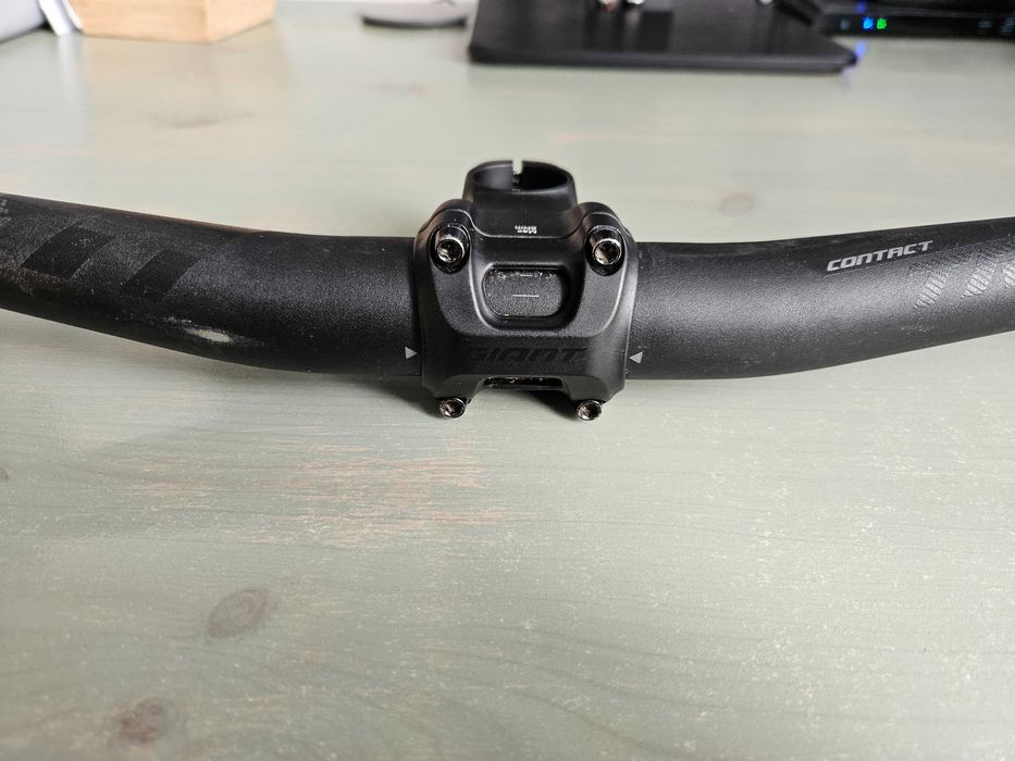 Kierownica z mostkiem Giant Contact 800