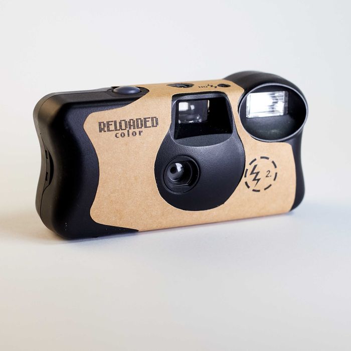 Aparat (nie)Jednorazowy przeładowany świeżym filmem kolorowym 24 kl.