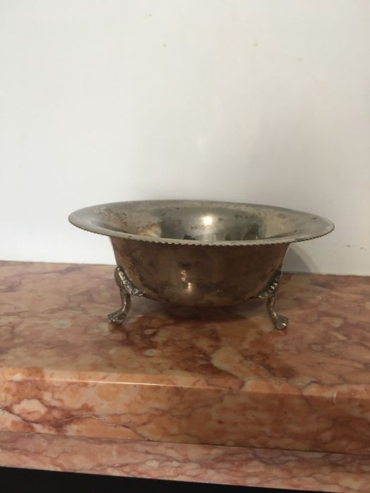 Taça em metal muito antigo