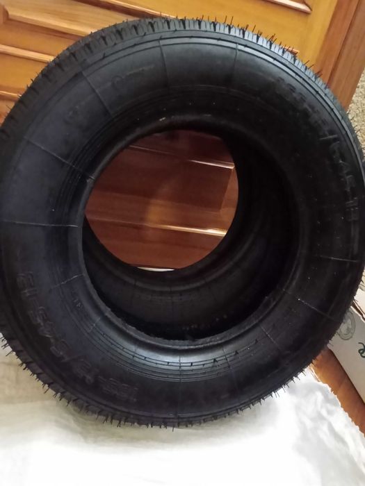 Продам две новые шины М-145 (165-13/6,45-13) на Москвич, ВАЗ, ЛуаЗ.
