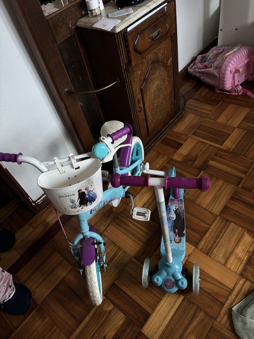 conjunto de bicicleta e patinete