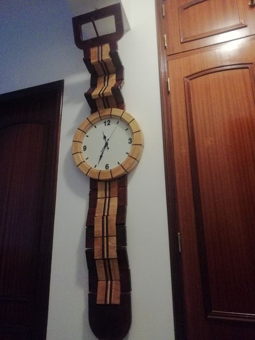 Relógio único e artesanal, grande de parede