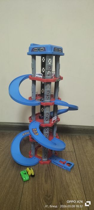 Трек,парковка,дорога