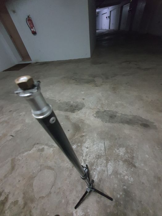 Suporte para microfone, iluminação  e máquina fotográfica