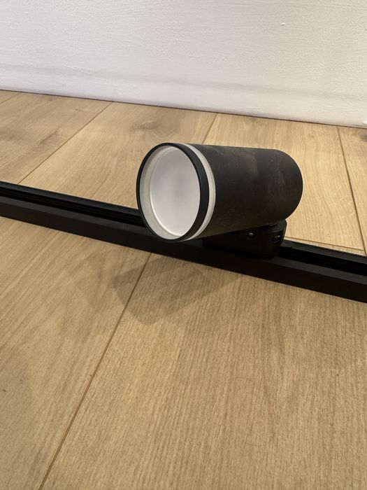 Oświetlenie szynowe 2m+1m  oraz dwa reflektory LED