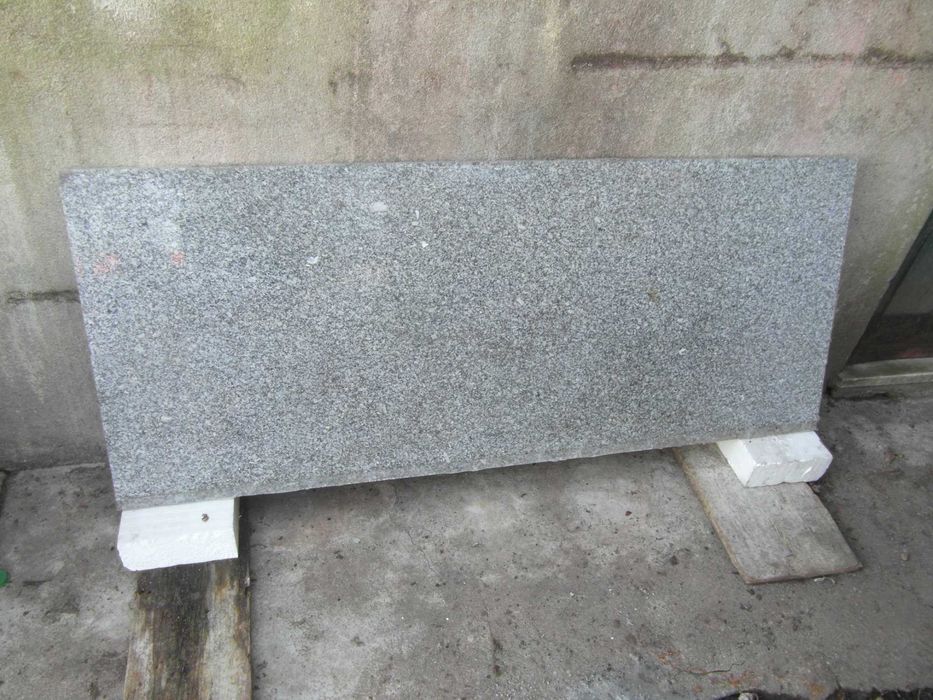 Pedra em granito 147,5 x 61 x 3 cm