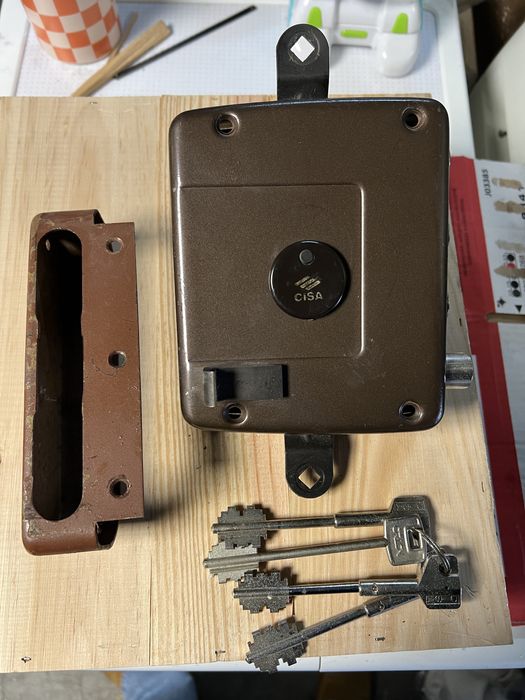 Fechadura Cisa - 4 chaves