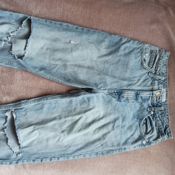 Jeansy Zara z dziurami