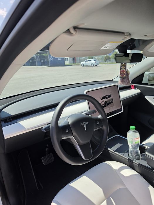 Продам Tesla model Y