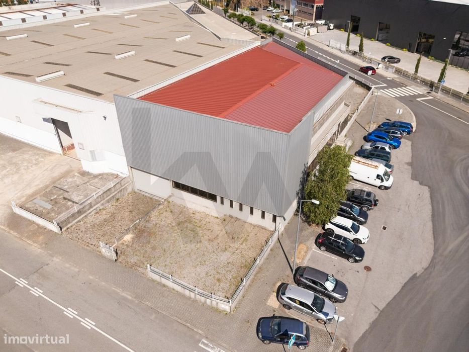 Warehouse for Rent – 460 m² | Next to the A3 Exit in Santo Tirso