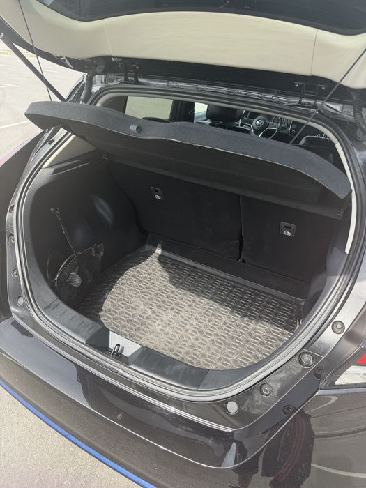 Продам Nissan Leaf
