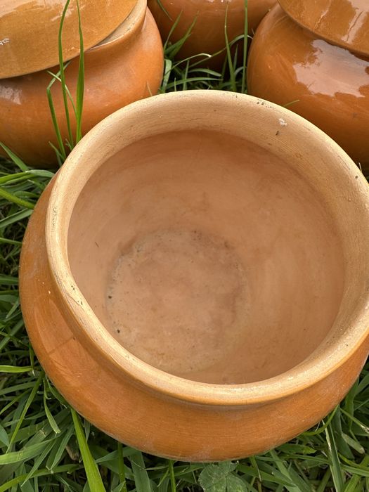 Глиняні глечики давні, не були у використанні