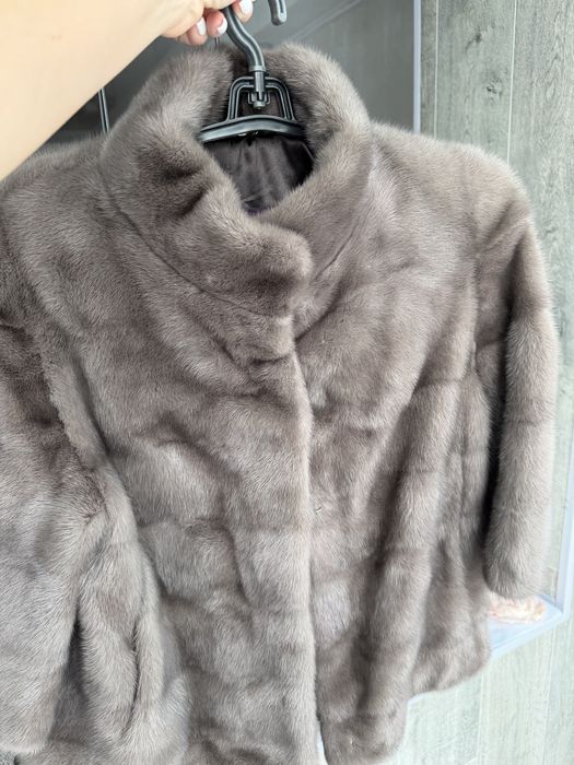 Продам норковую шубу автоледи