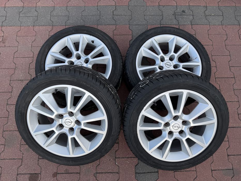 Felgi 17 cali Opel Astra z oponami letnimi Vredestein