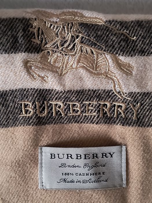 Burberry cashmire scarf