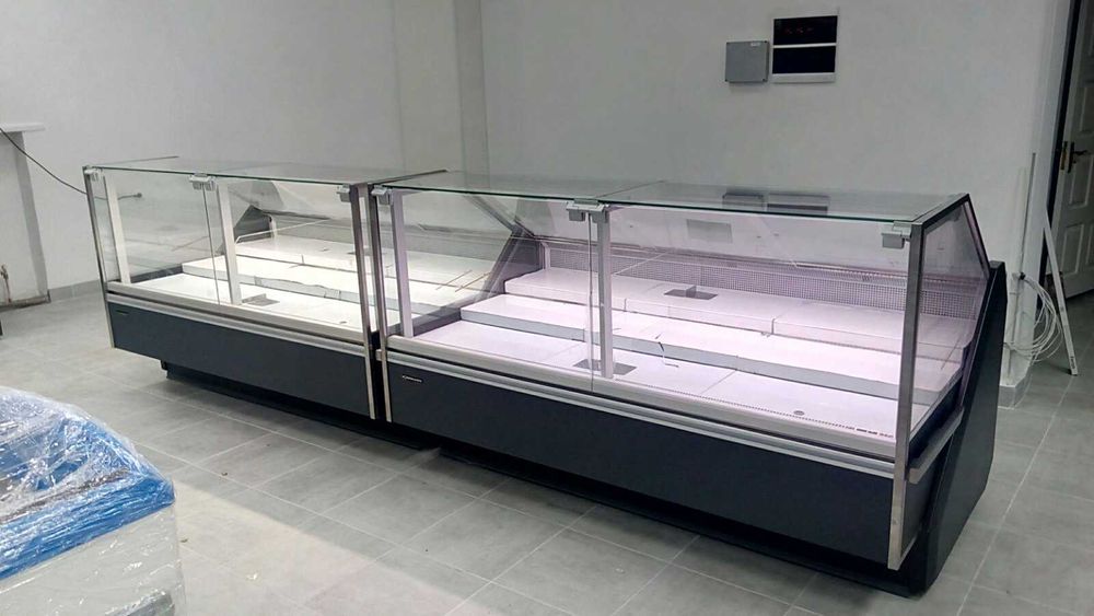 Обладнання для магазинів. Стелажі, касові зони, холодильні вітрини