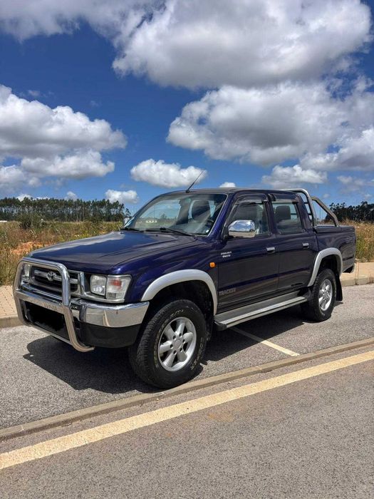 Toyota Hillux 2.4TD TRACKER 4x4 5 lugares