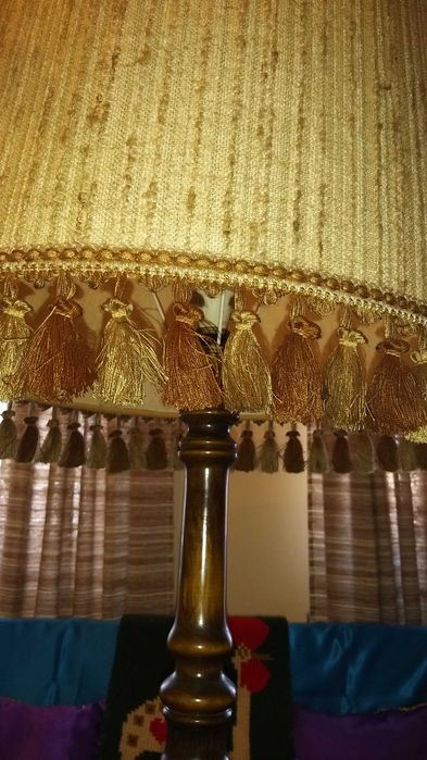 Candeeiro de Pé Alto em Madeira Torneado BB