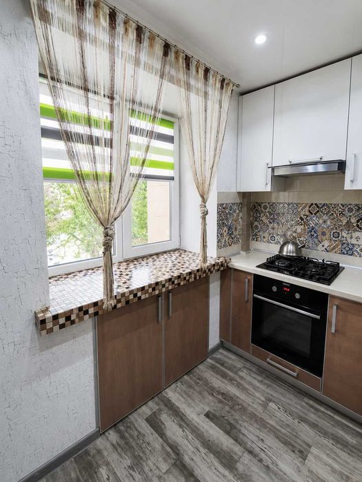 Продам 2к квартиру Новые Дома ул. Каденюка. Метро Дворец спорта. 3йэтаж\9ти