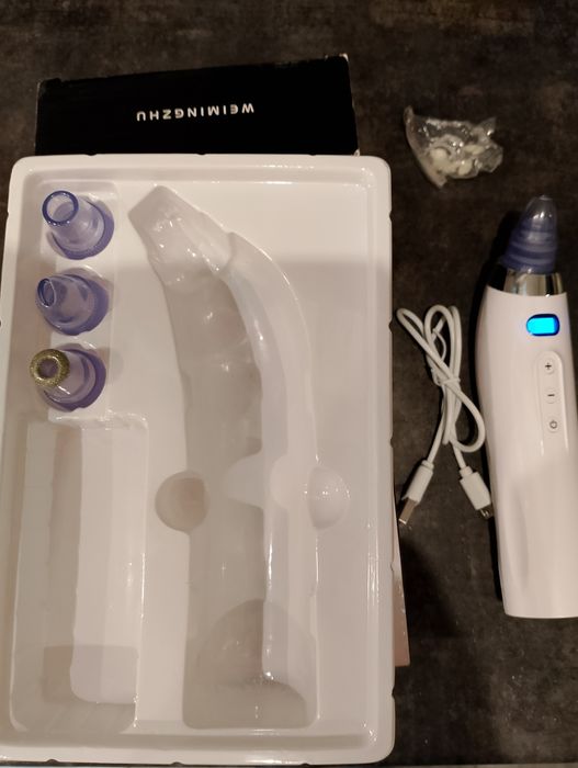 Urządzenie do czyszczenia twarzy , zaskórników,końcówki