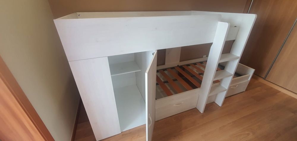 Montador profissional de mobiliário e afins