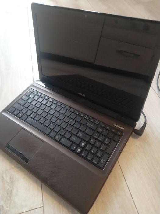Laptop Asus K52J , 6GB RAM , Intel 2.4 GHZ , Dysk 120 GB