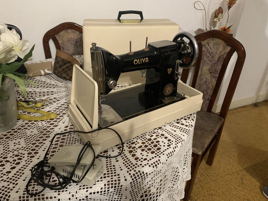 Máquina de Costura Oliva