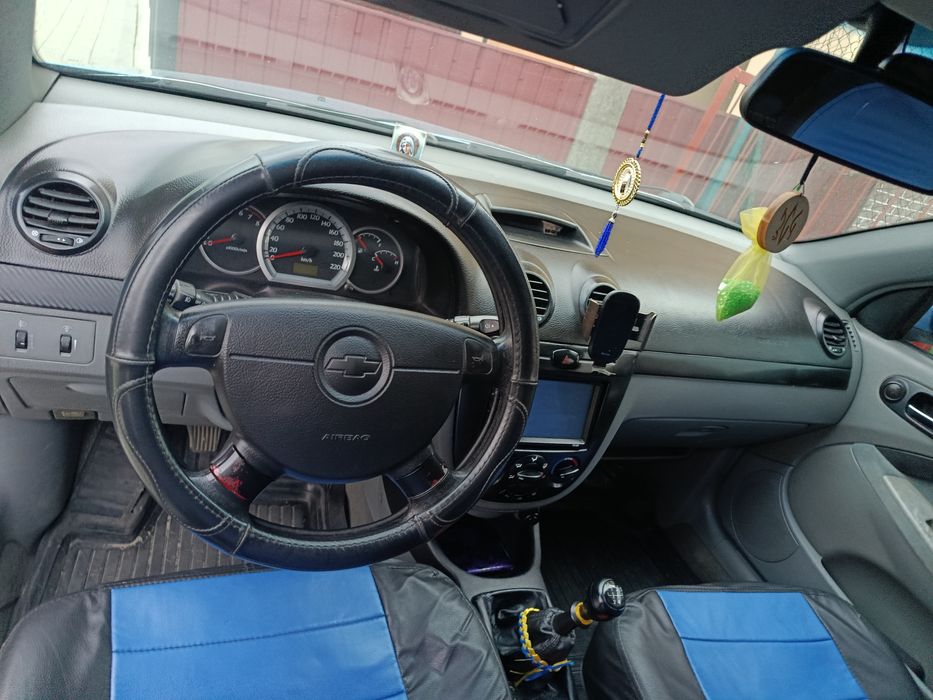 Продам автомобіль Шевроле лачеті