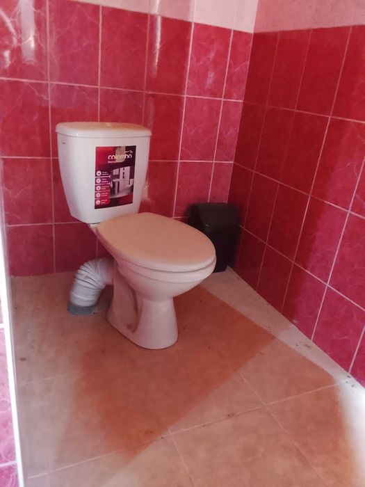 Житловий будинок з вбудованими приміщеннями комерційного призначення