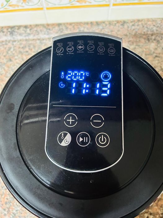 Airfryer Quigg , com varios programas de confeccao