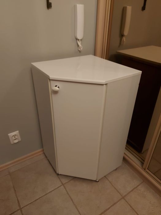 Szafka narożna, idealna pod umywalkę, jak nowa