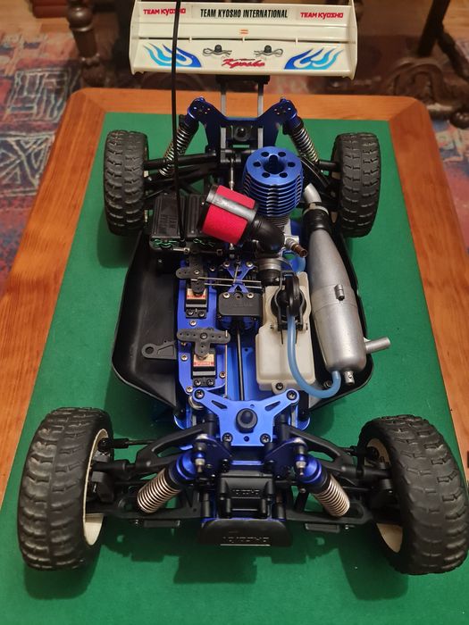 R/C Kyosho Inferno, 4WD escla 1:8